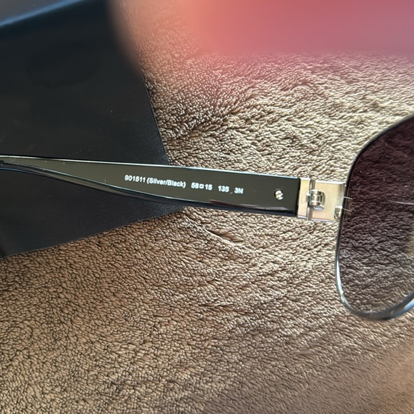 Coach aviator sunglasses lens cloth/case. There are a few scratches on lens. - Picture 7 of 9